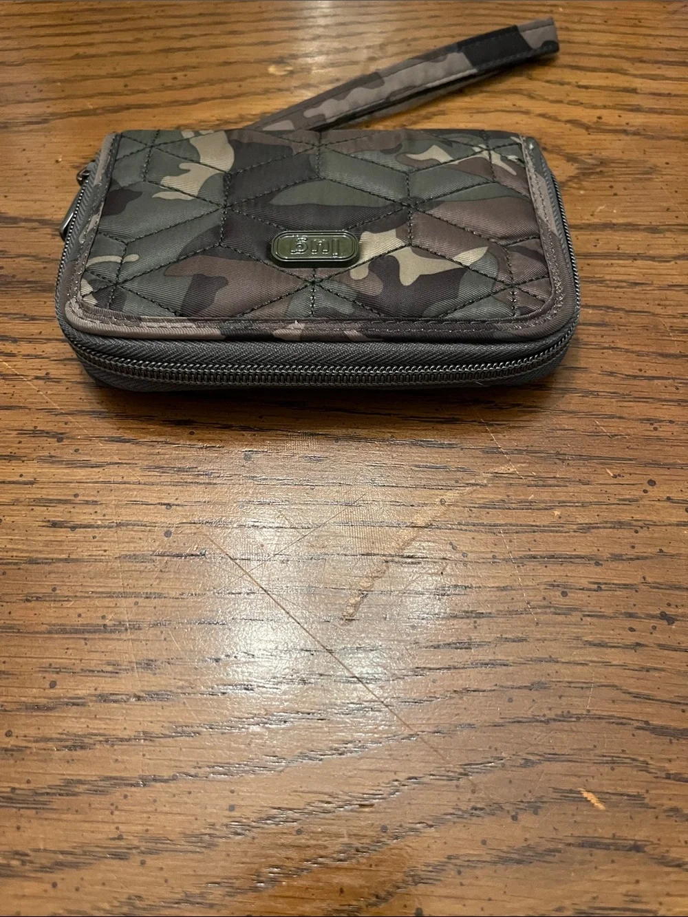 lug compact quilted